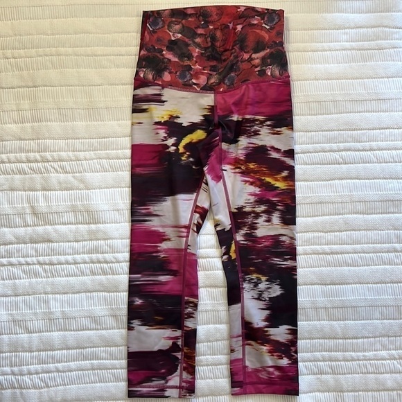 Lululemon Pigment Wind Berry Rumble Multi/ PoppyWunder Under Hi Rise Crop Size 6 - Picture 2 of 8
